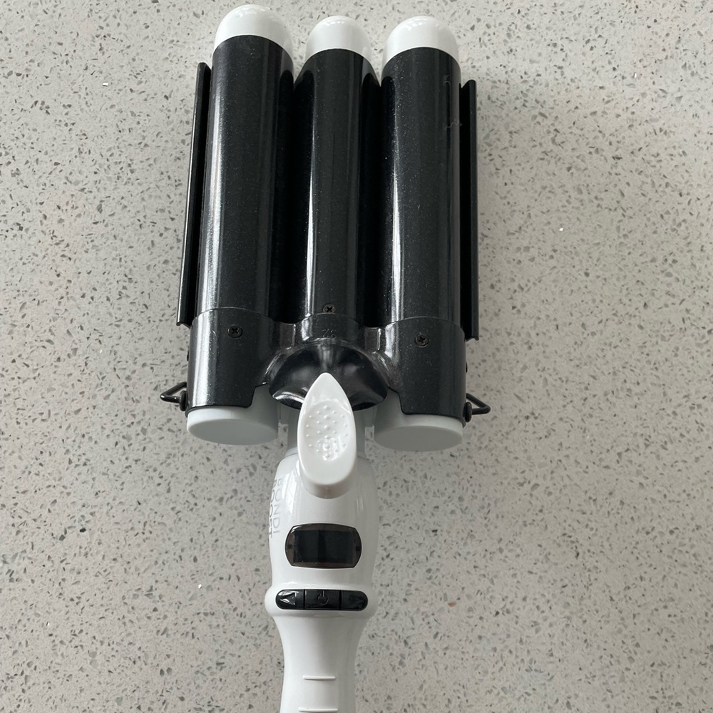 BondiBoost Triple Barrel Curling Iron